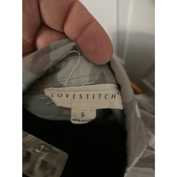 Love stitch light camo button down shirt size small - Picture 5 of 5